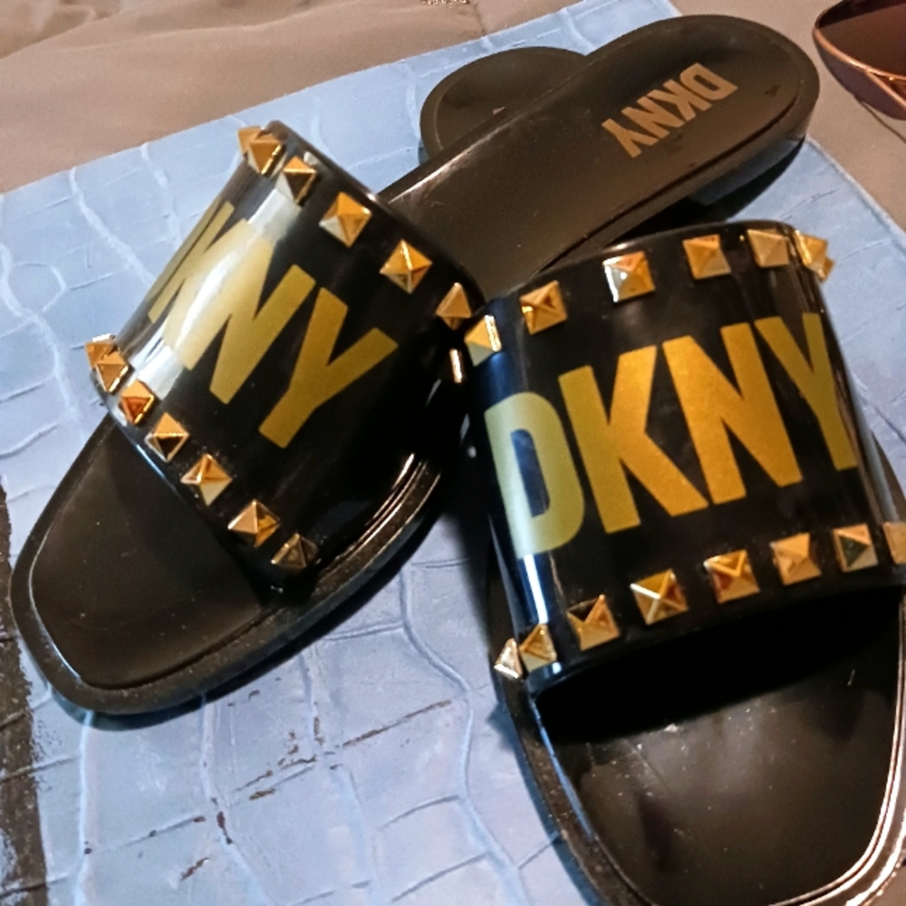 DKNY SANDALS 9